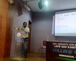 Prof.-kangude-at-Chandawad-College-2-640x480